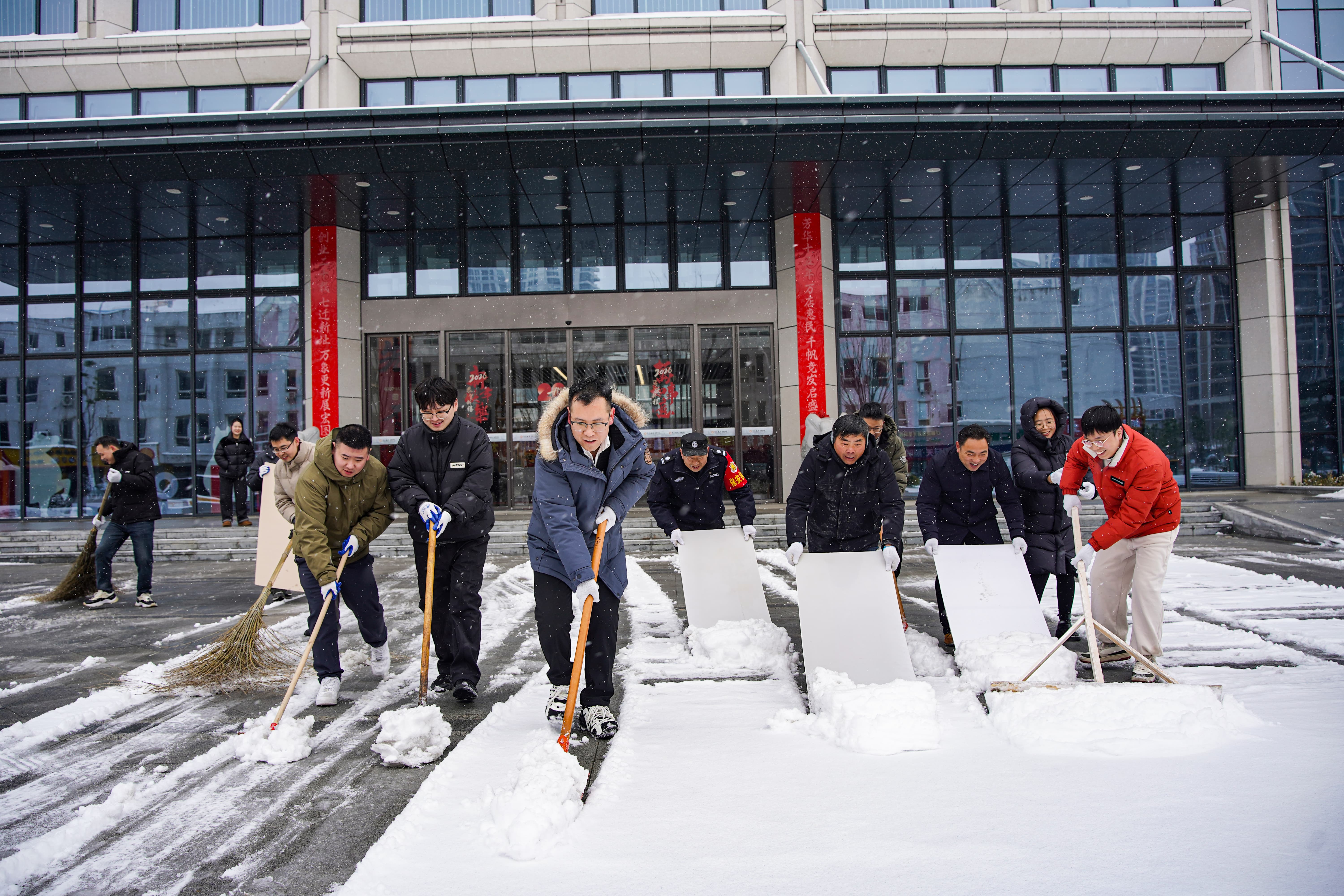 ӭ�����������������������ж��ճ��ģ�����������Ա�ȷ濪չ԰����ѩ�ж�